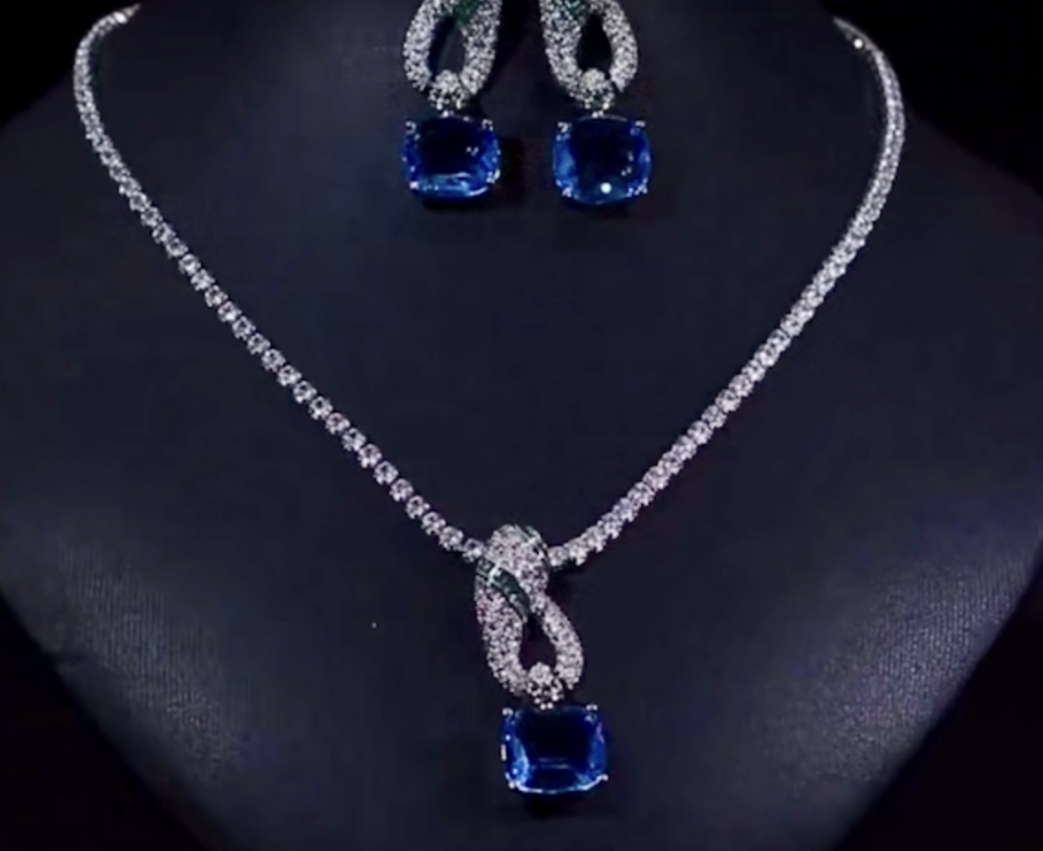Serpenti Sapphire Pendant Set